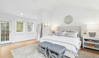 15 Queens Ln, Darien, CT 06820