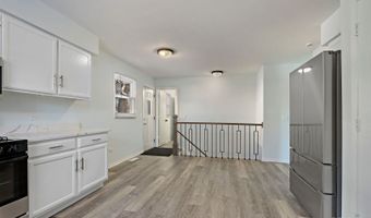 197 Maplewood Dr, Antioch, IL 60002