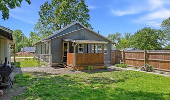 335 E Cofield St, Aurora, MO 65605