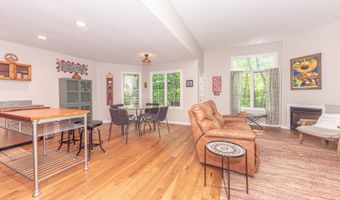 609 Ridgewood Ct, Ann Arbor, MI 48103
