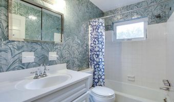 5904 LENOX Rd, Bethesda, MD 20817