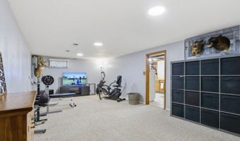 237 N Pioneer Dr, Addison, IL 60101
