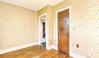 20 Stratford Rd, Cranston, RI 02905