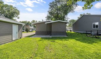 425 N 9th St, Adel, IA 50003