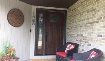 1688 Chatham Ave, Arden Hills, MN 55112
