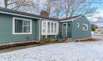 30 Raymond Pl, Cromwell, CT 06416