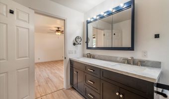 1057 4th St SE, Bandon, OR 97411