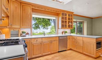 1228 11TH St, Astoria, OR 97103
