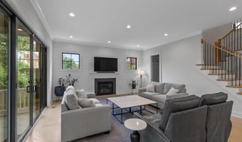 414 N MONROE St, Arlington, VA 22201