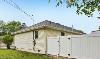 92 Birch St, Beachwood, NJ 08722