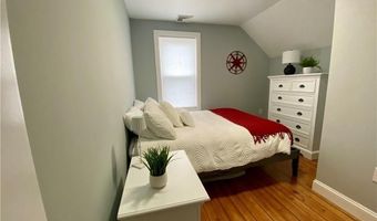 18 Hall Ave, Newport, RI 02840