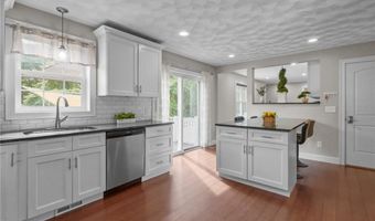 105 Amy Dr, Cranston, RI 02921