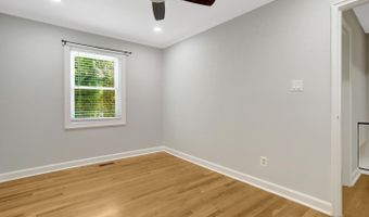 2935 LANDOVER St, Alexandria, VA 22305
