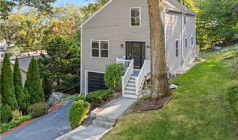 24 Smith St, Lincoln, RI 02865