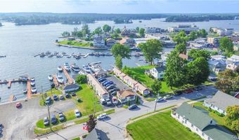24 Bethune St, Alexandria Bay, NY 13607