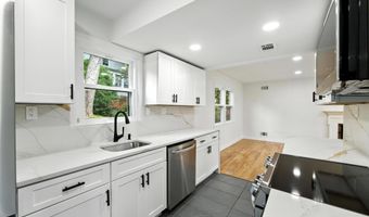 2339 N POWHATAN St, Arlington, VA 22205