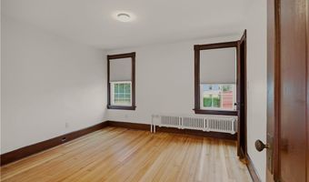 82 Van Zandt Ave, Newport, RI 02840