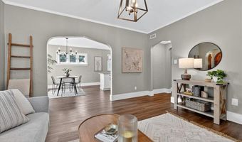 8025 McGee St, Affton, MO 63123