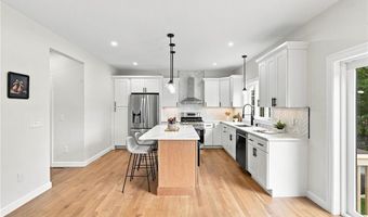 50 Planet Ave, East Providence, RI 02915