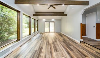 18 Holiday Dr, Albrightsville, PA 18210