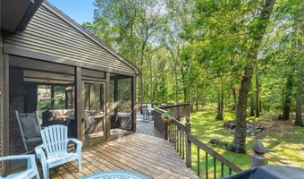 2 Spinney Ln, North Kingstown, RI 02852