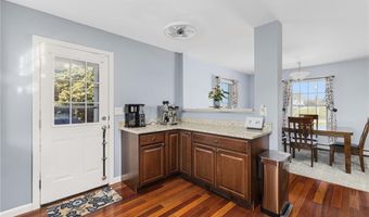 136 Corporate Pl, Middletown, RI 02842