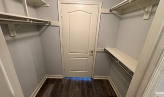 901 N MONROE St 313, Arlington, VA 22201