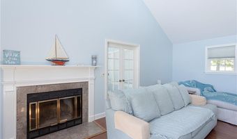 327 Corey Ln, Middletown, RI 02842