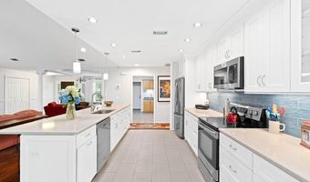 60 Thomas Sumter St, Beaufort, SC 29907
