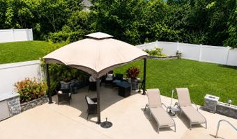 12 Jamie Ct, Barnegat, NJ 08005