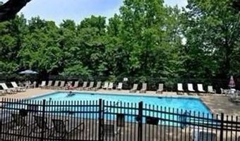 502 Oak Ridge Trails Ct, Ballwin, MO 63021