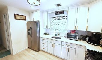 3 Desoto Rd, Amity Harbor, NY 11701