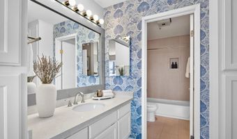 3991 Crown Point Dr 112, San Diego, CA 92109