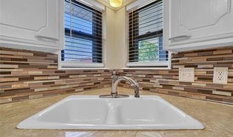 404 Comanche Trl, Altus, OK 73521