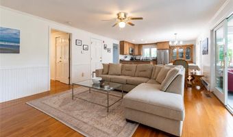 10 Cross Rd, Narragansett, RI 02882