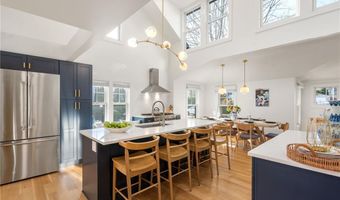 14 Robinson St, Narragansett, RI 02882