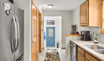 21 Bowling Green Ln, Belfast, ME 04915