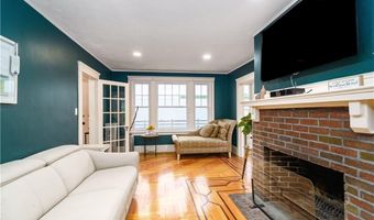 821 Post Rd, Warwick, RI 02888