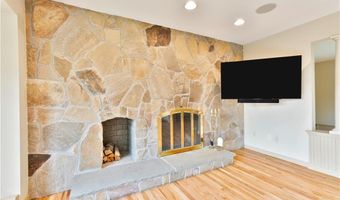 61 Kimberly Ln, Cranston, RI 02921