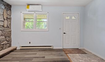 7 Hemlock Ln, Albany, NY 12208
