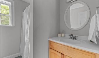 19 Warren Ave 19, Middletown, RI 02842