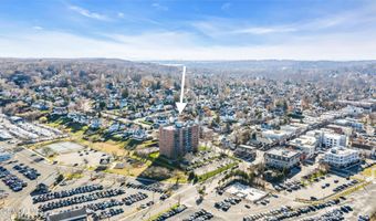 10 Ocean Blvd 4D, Atlantic Highlands, NJ 07716