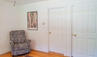 24 Surrey Ln, Falmouth, ME 04105