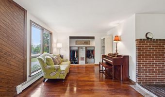 44 Winn Rd, Falmouth, ME 04105