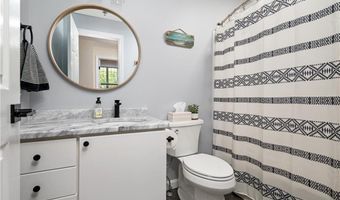 2 School St 108, Lincoln, RI 02802