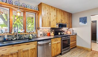 916 Hillcrest Dr, Adrian, MI 49221