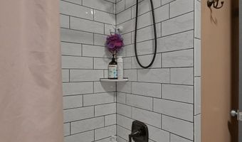 5 Lamar Dr, Athens, OH 45701