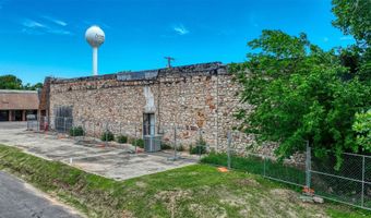 110 N Wickham St, Alvord, TX 76225