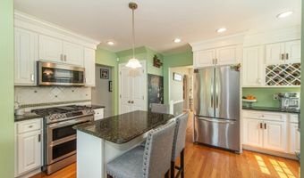 112 Main St, Bayonne, NJ 07035