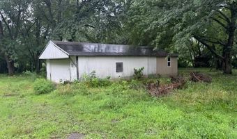 000 Lowell St, Amity, MO 64422